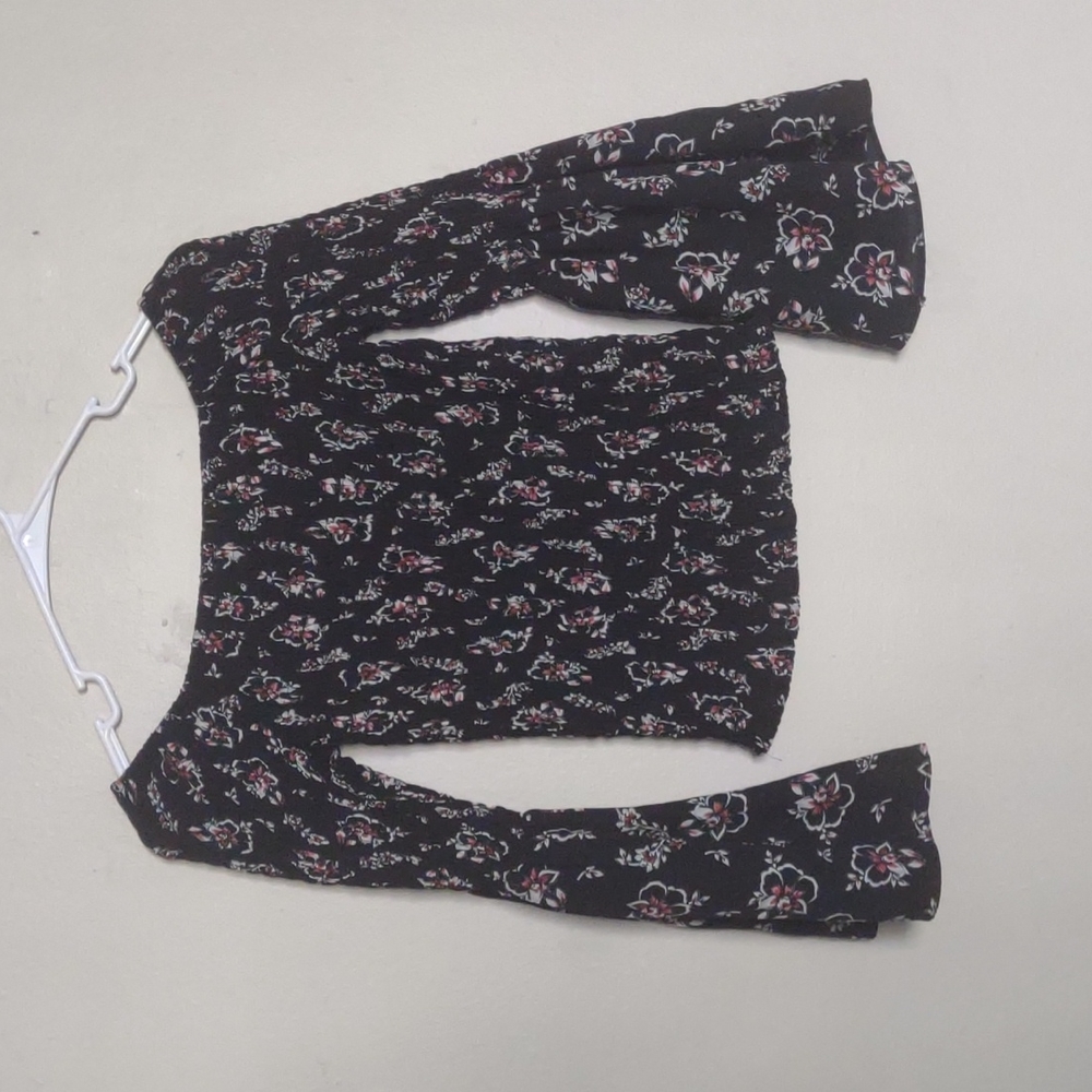 Express top Size XS Black w/pink floral print.  Balloon sleeves smocked‎